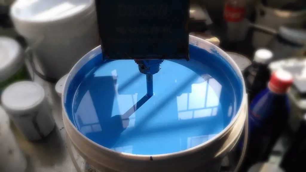 柒佰丽油漆专业分享：水性工业漆喷涂时的技巧